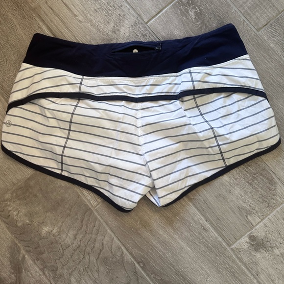 Lululemon Quiet Stripes Speed Shorts Navy Indigo Size 8 - Picture 4 of 6